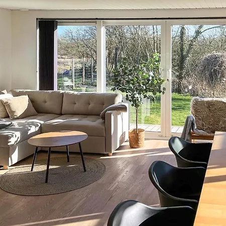 Holiday home 3 Bedroom Cozy In *