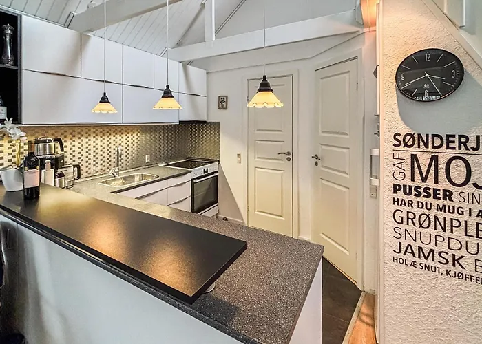 3 Bedroom Cozy In Prázdninový dům *